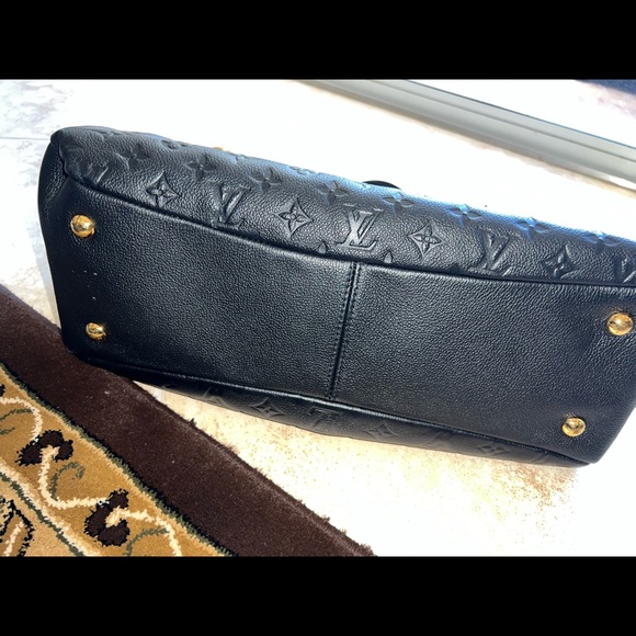 Black Louis Vuitton handbag - Picture 5 of 8